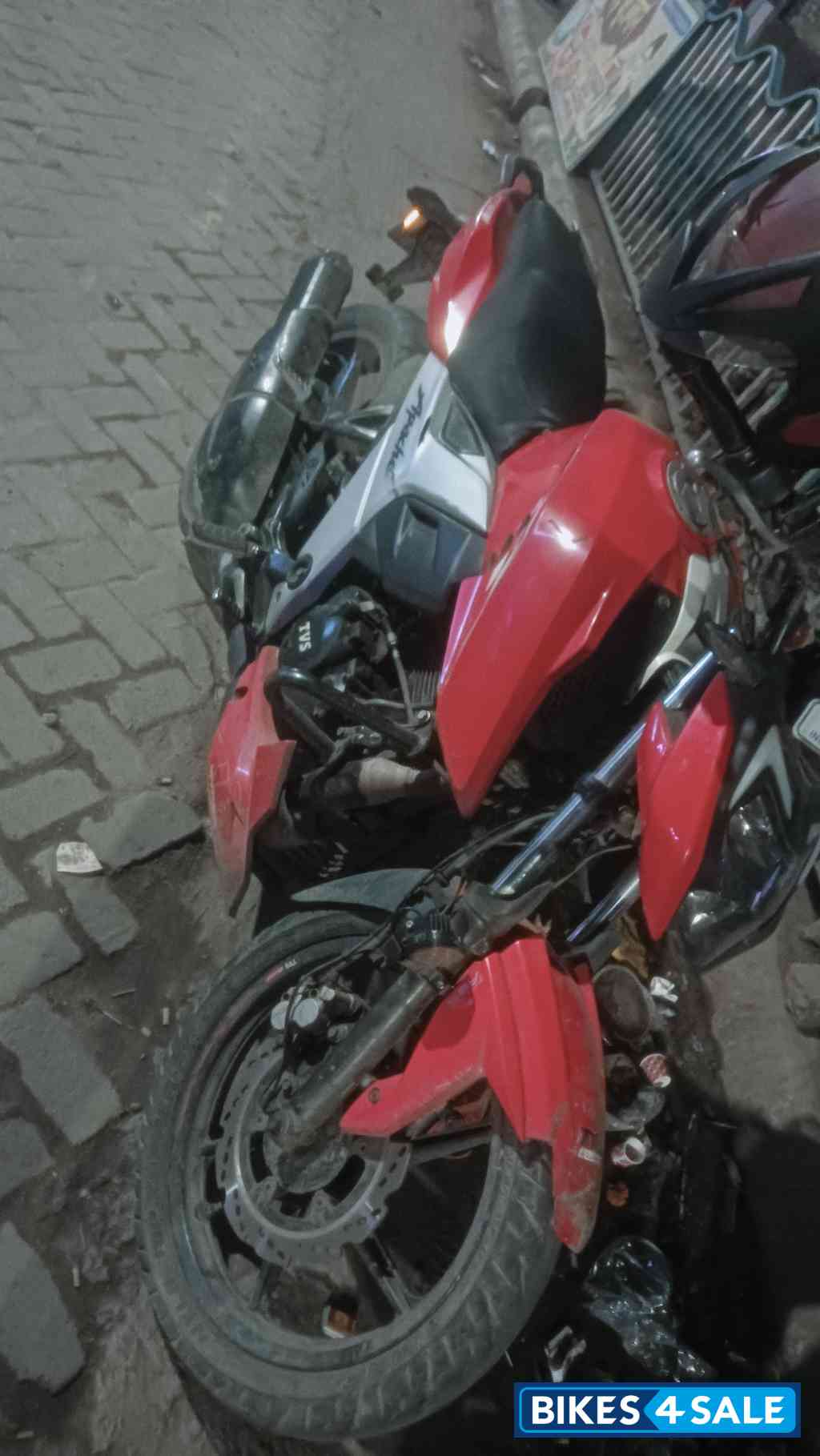Red TVS Apache RTR 160 4V BS6