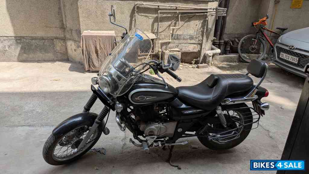 Black Bajaj Avenger Cruise 220
