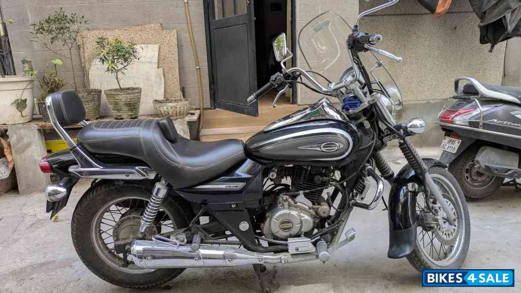 Black Bajaj Avenger Cruise 220