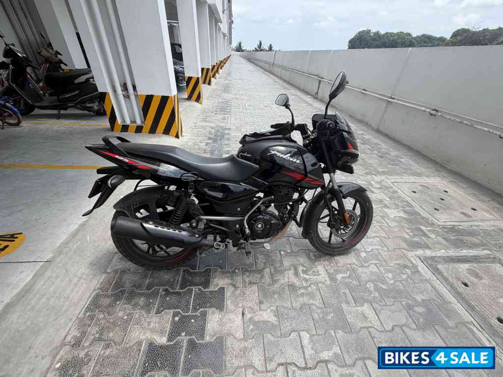 Black With Red Bajaj Pulsar 125 Neon Disc Single Seat