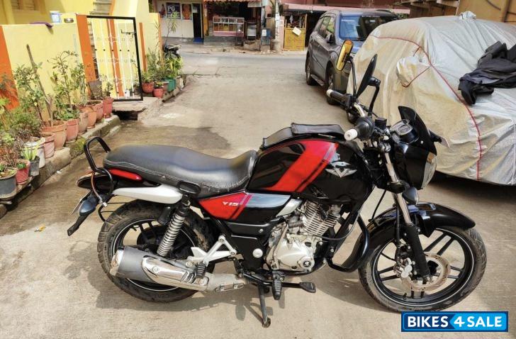Bajaj V15
