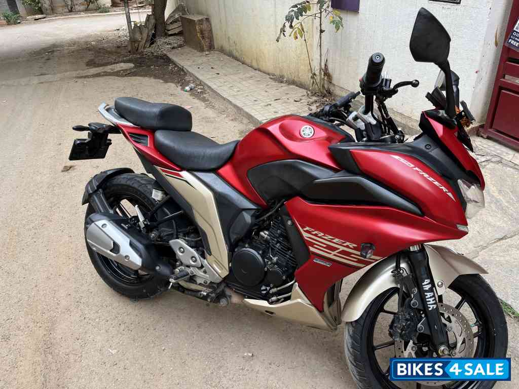 Red Yamaha Fazer 25