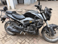 Sparkling Black Bajaj Dominar 250