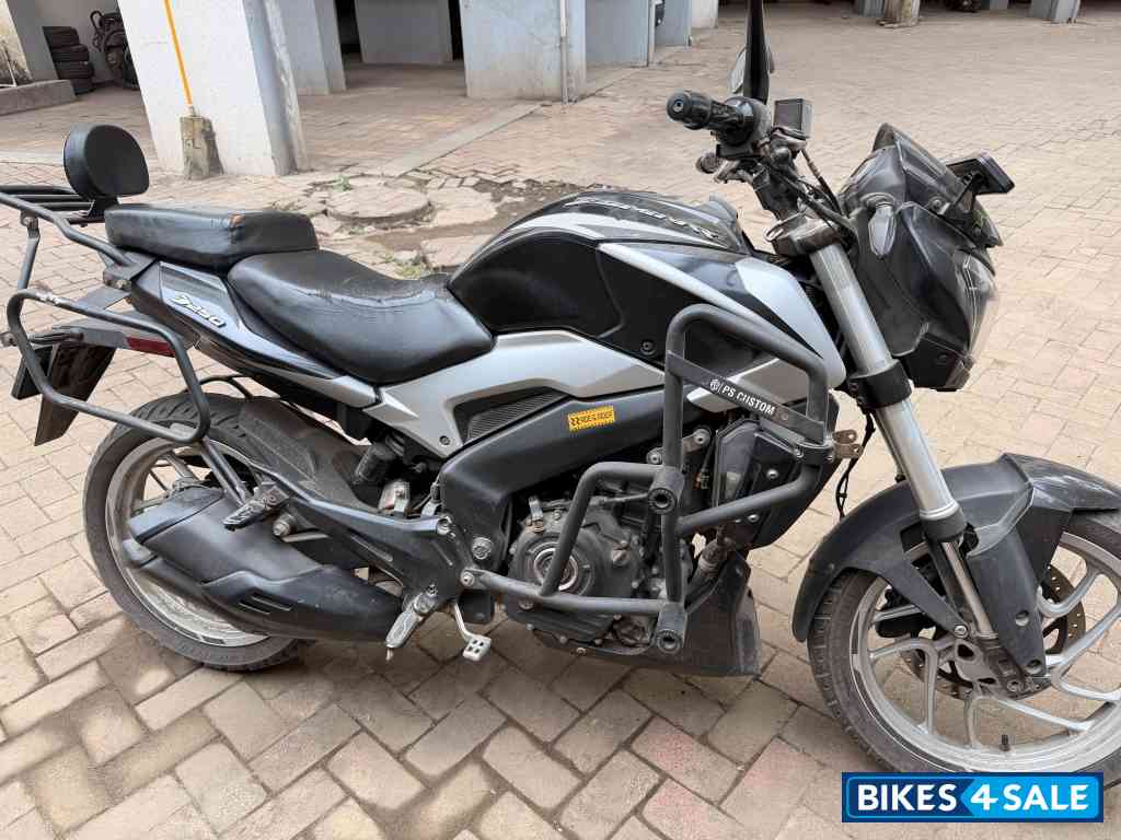 Sparkling Black Bajaj Dominar 250 Sparkling Black Bajaj Dominar 250