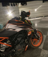 Orange KTM Duke 200 ABS