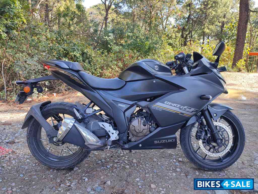 Matt Black Suzuki Gixxer SF 250