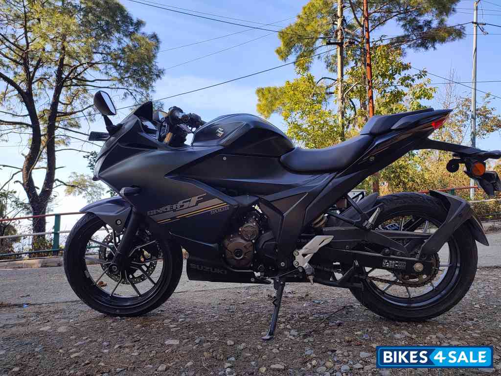 Matt Black Suzuki Gixxer SF 250