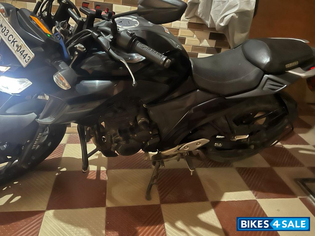 Yamaha FZ25