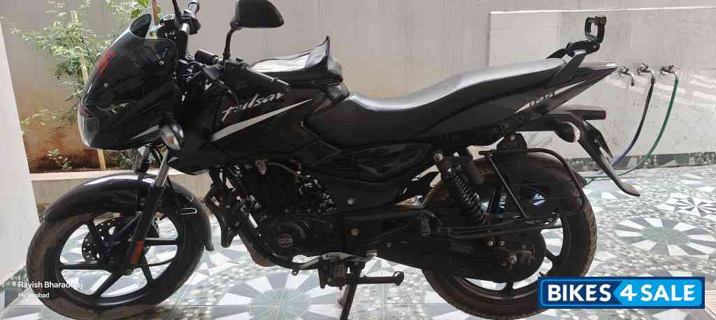 Black Bajaj Pulsar 125