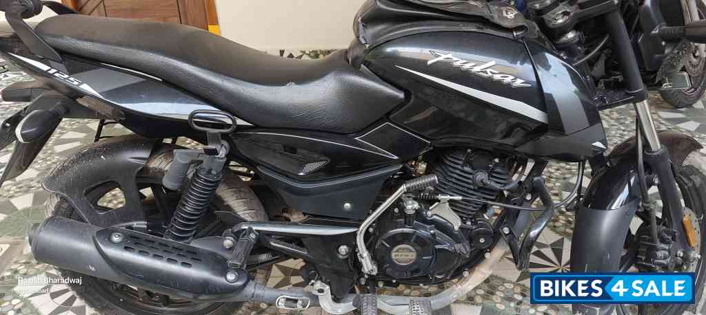 Black Bajaj Pulsar 125