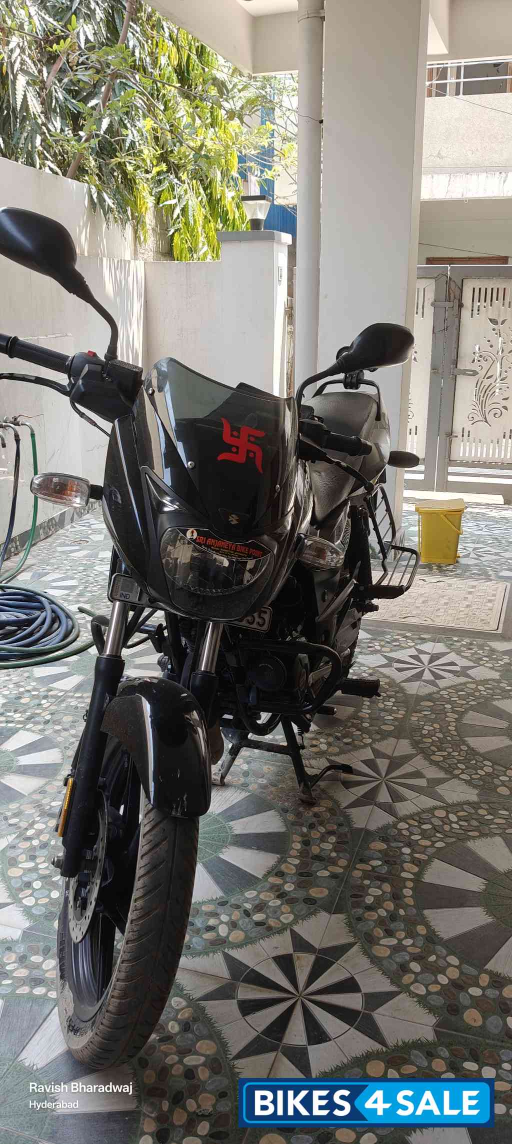 Black Bajaj Pulsar 125