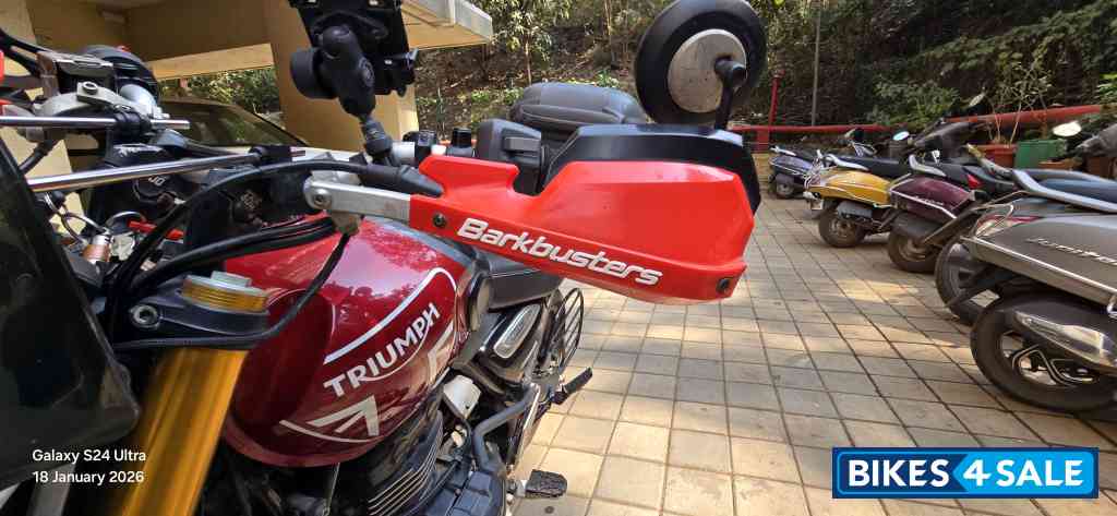 Carnival Red Triumph Speed 400