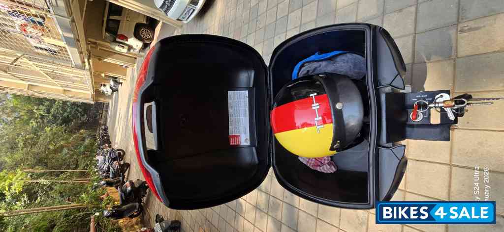 Carnival Red Triumph Speed 400