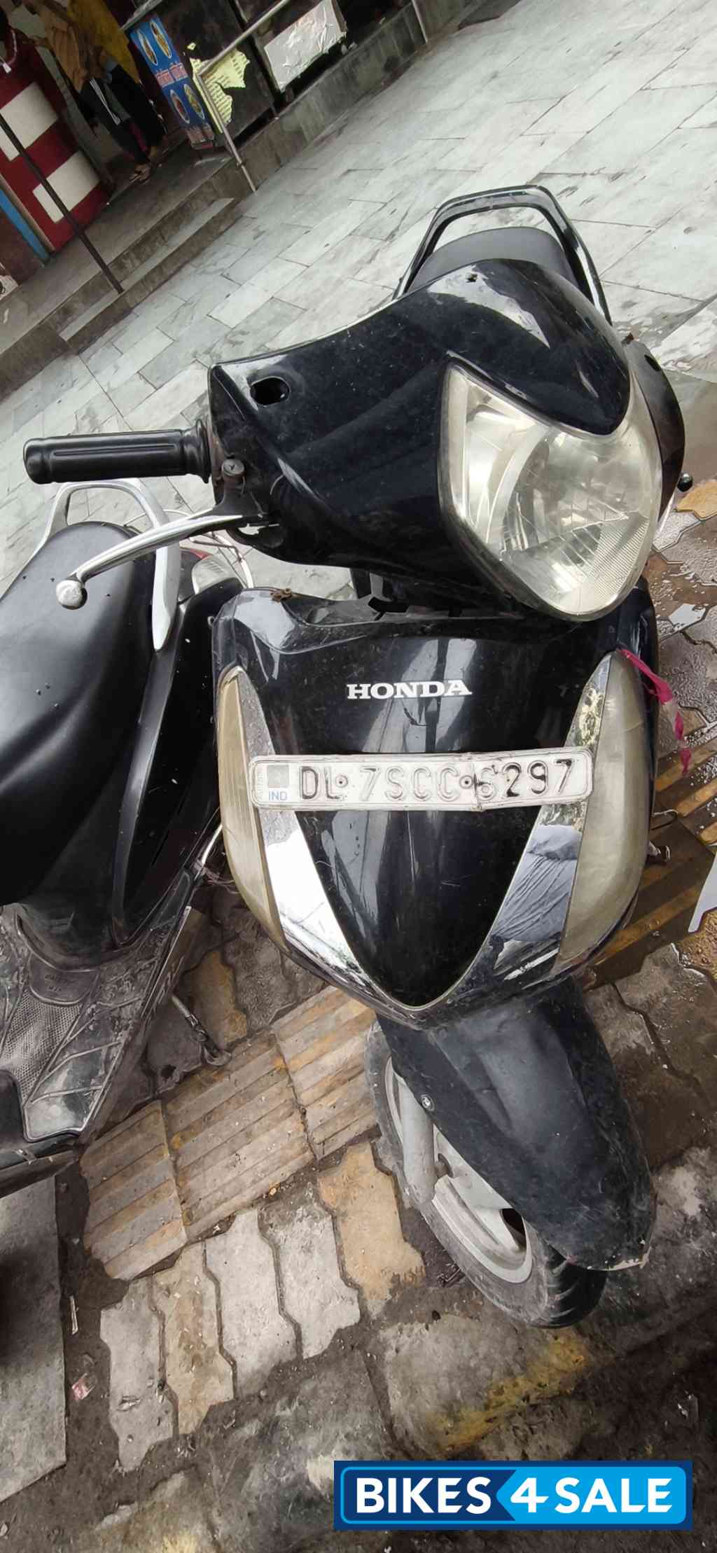 Black Honda Aviator
