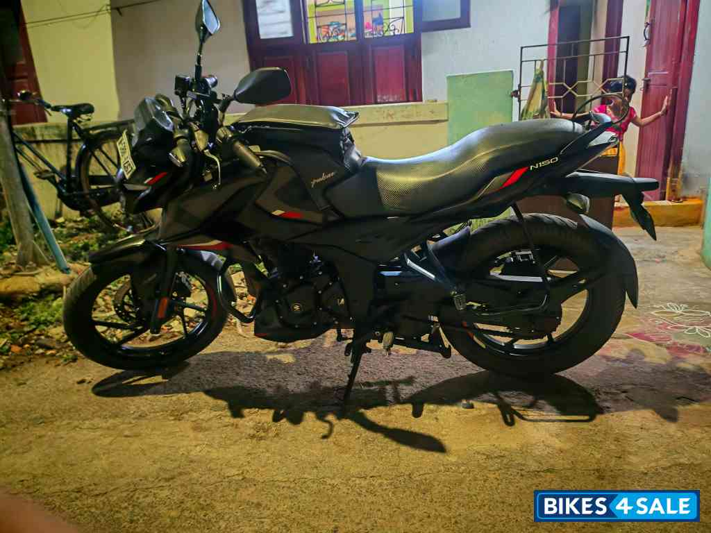 Black Bajaj Pulsar N150