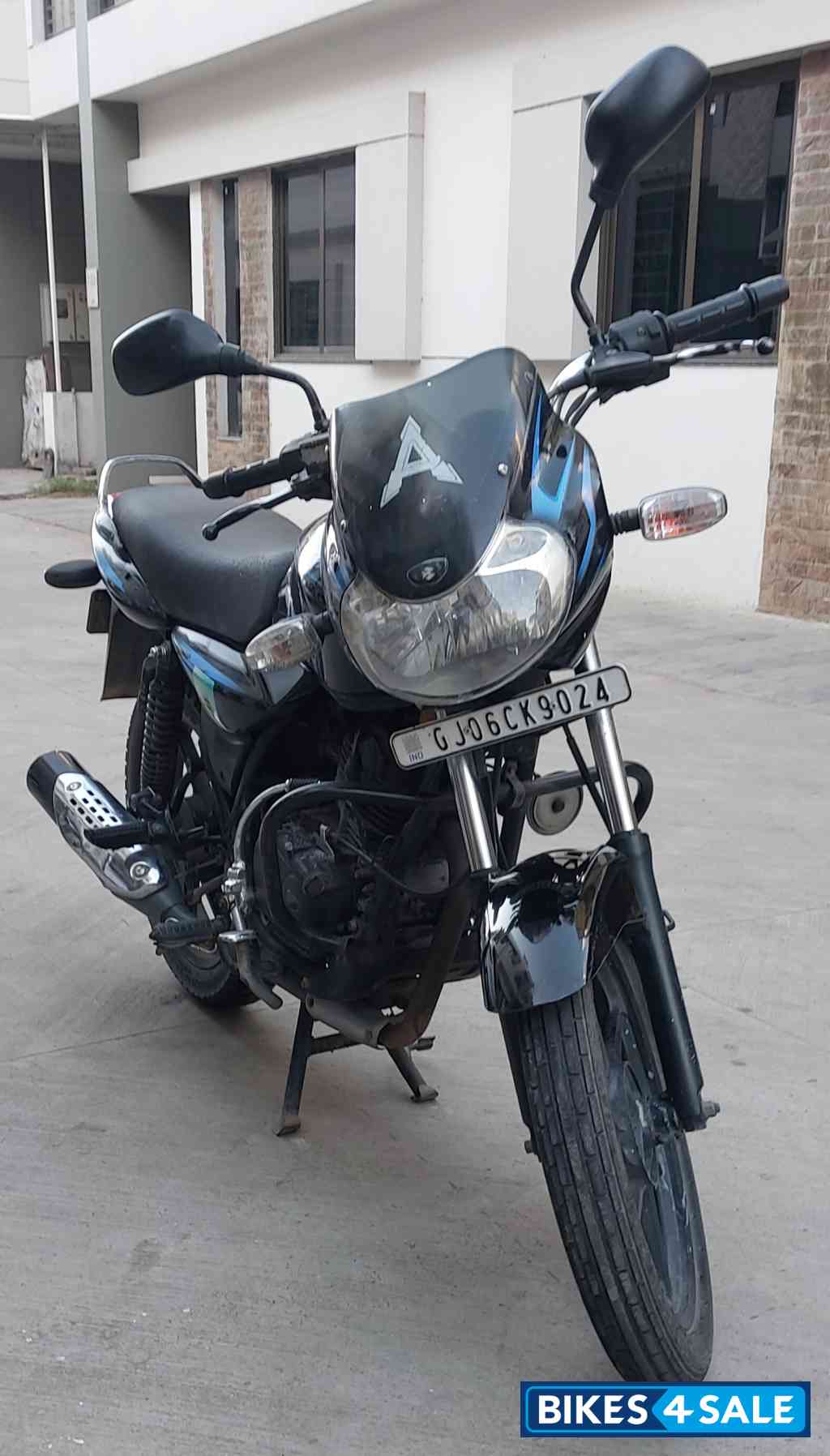 Black Blue Bajaj Discover DTSi 135