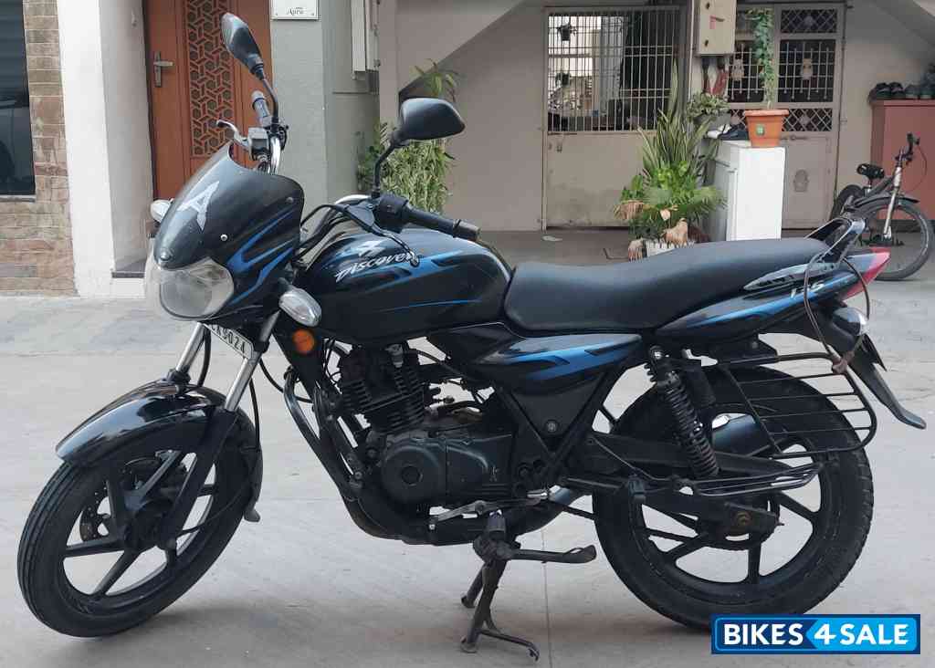 Black Blue Bajaj Discover DTSi 135