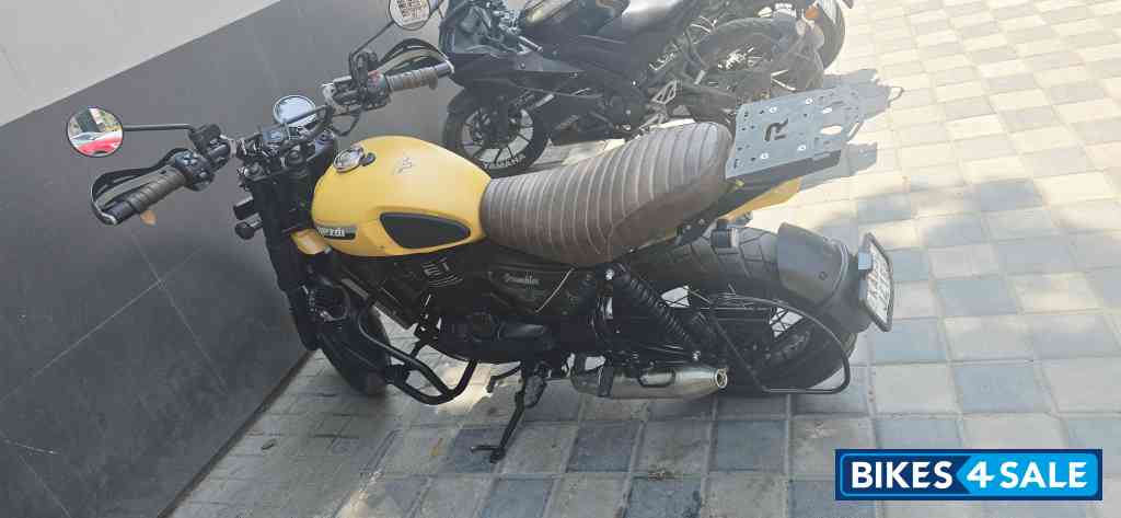 Yezdi Scrambler Single Tone