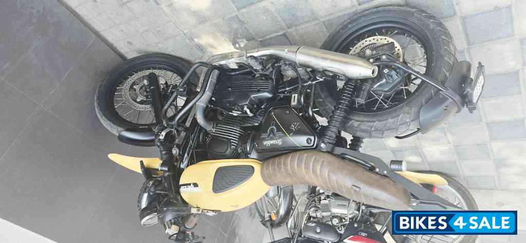 Yezdi Scrambler Single Tone