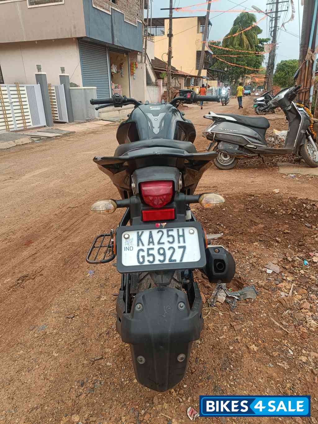 Black Yamaha FZ Black Yamaha FZ