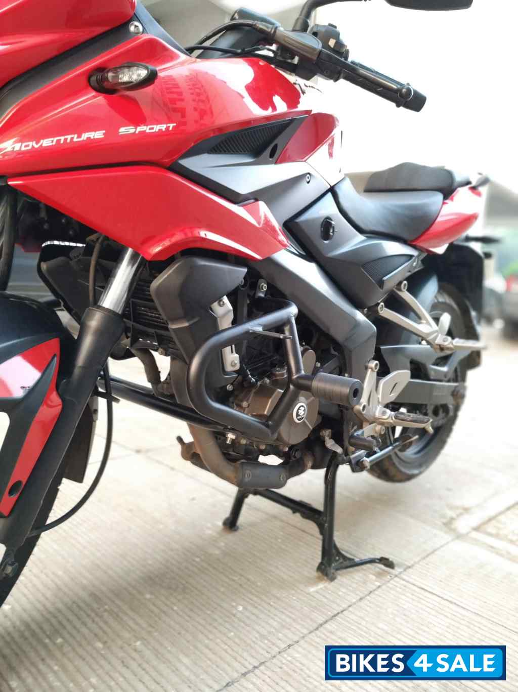 Red Bajaj Pulsar AS 200 Red Bajaj Pulsar AS 200