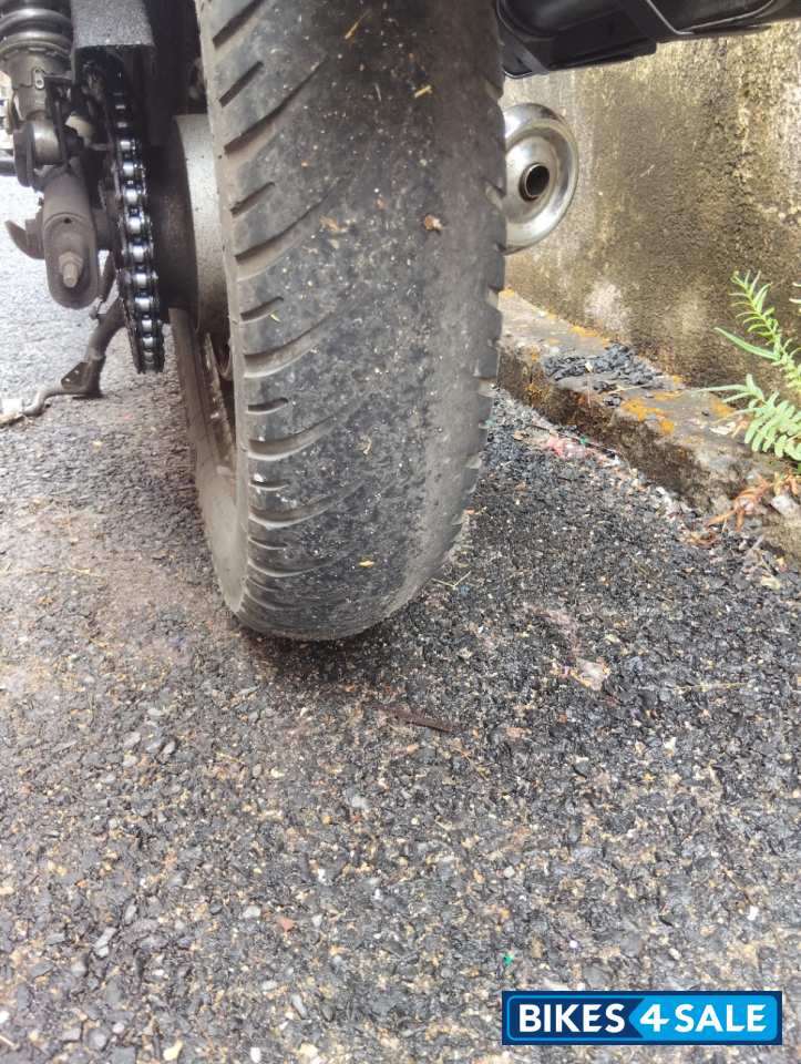 Moonlight White Bajaj Avenger Cruise 220