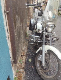 Moonlight White Bajaj Avenger Cruise 220