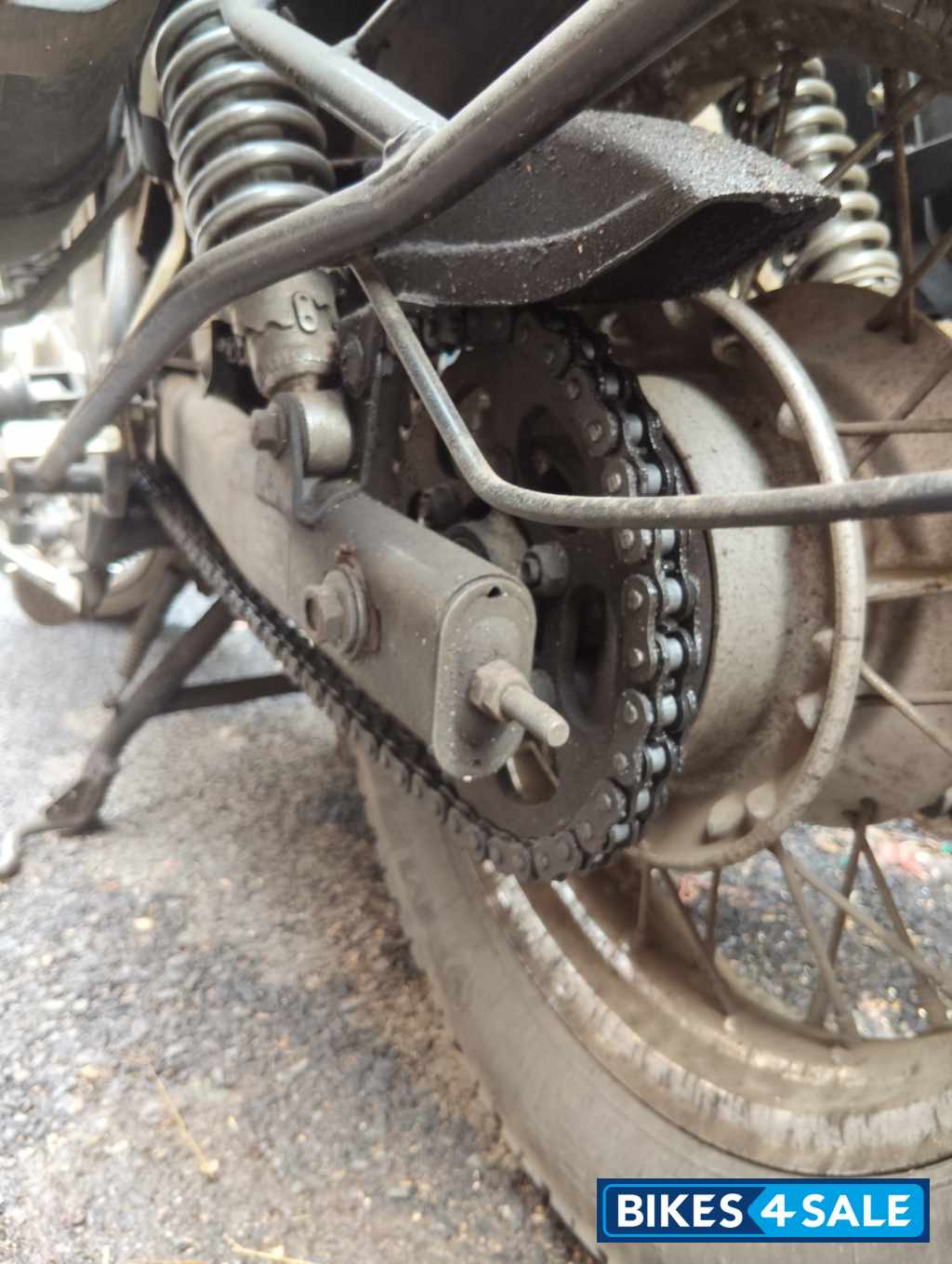 Moonlight White Bajaj Avenger Cruise 220