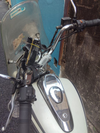 Moonlight White Bajaj Avenger Cruise 220