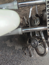 Moonlight White Bajaj Avenger Cruise 220