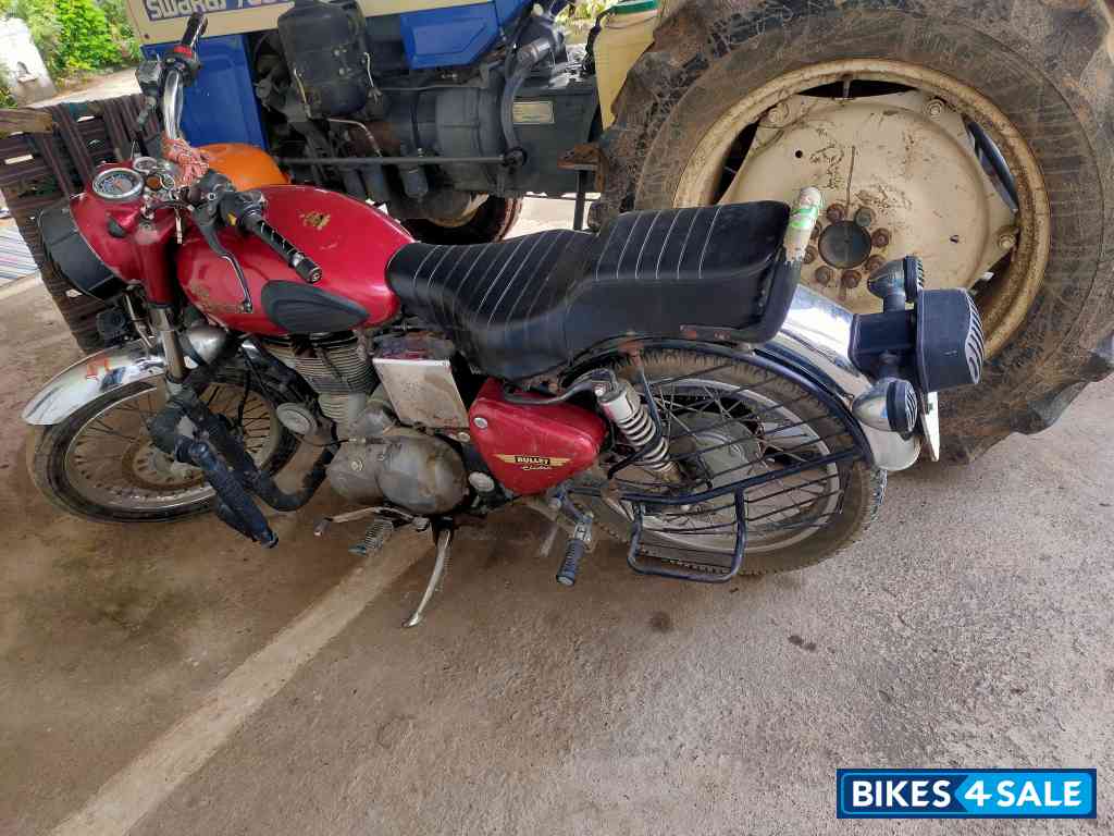 Red Royal Enfield Bullet Electra Twinspark
