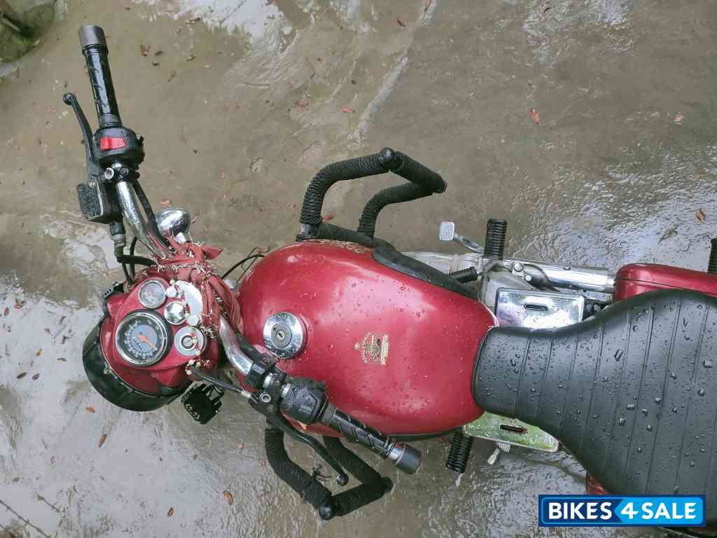 Red Royal Enfield Bullet Electra Twinspark