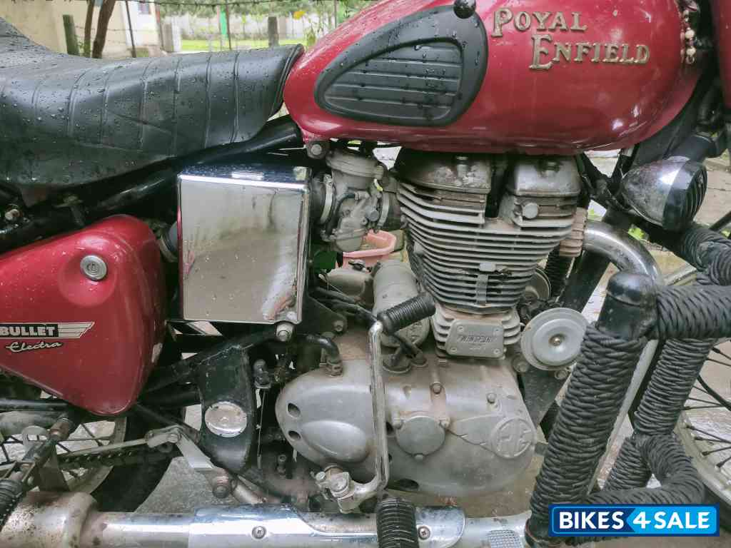 Red Royal Enfield Bullet Electra Twinspark