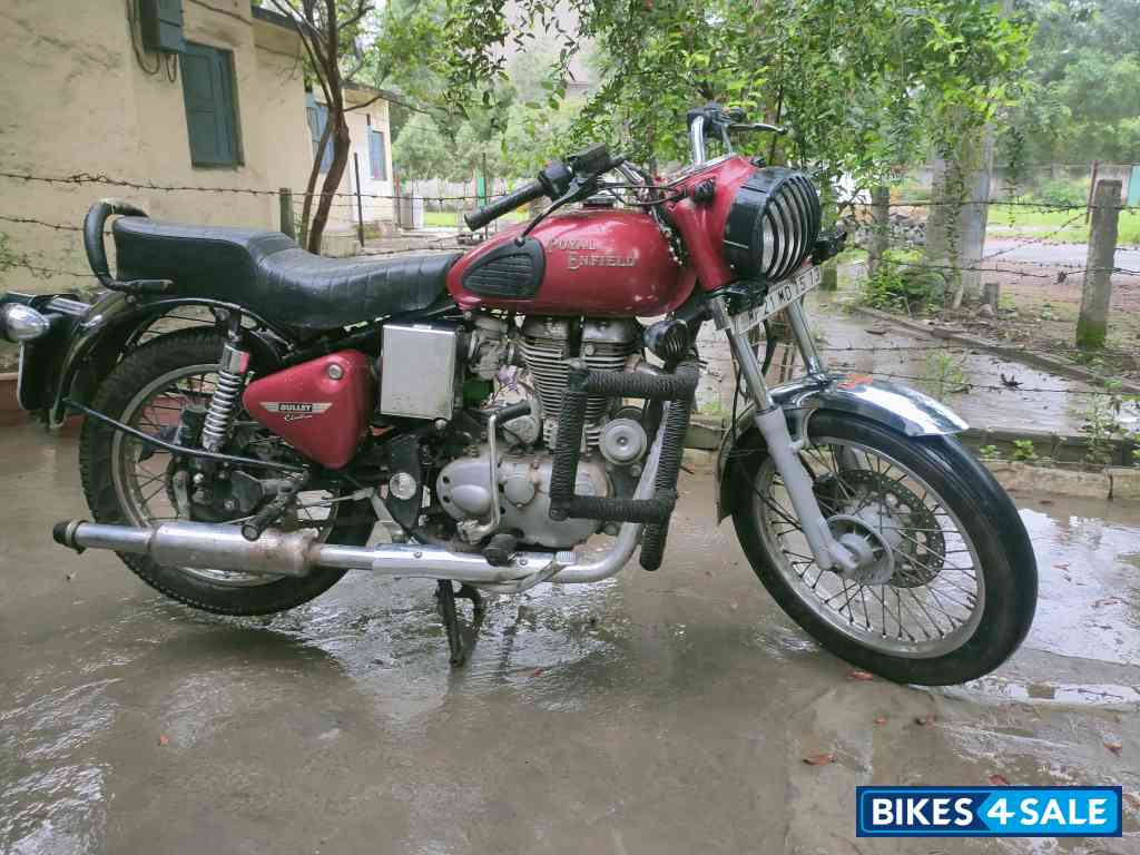 Red Royal Enfield Bullet Electra Twinspark