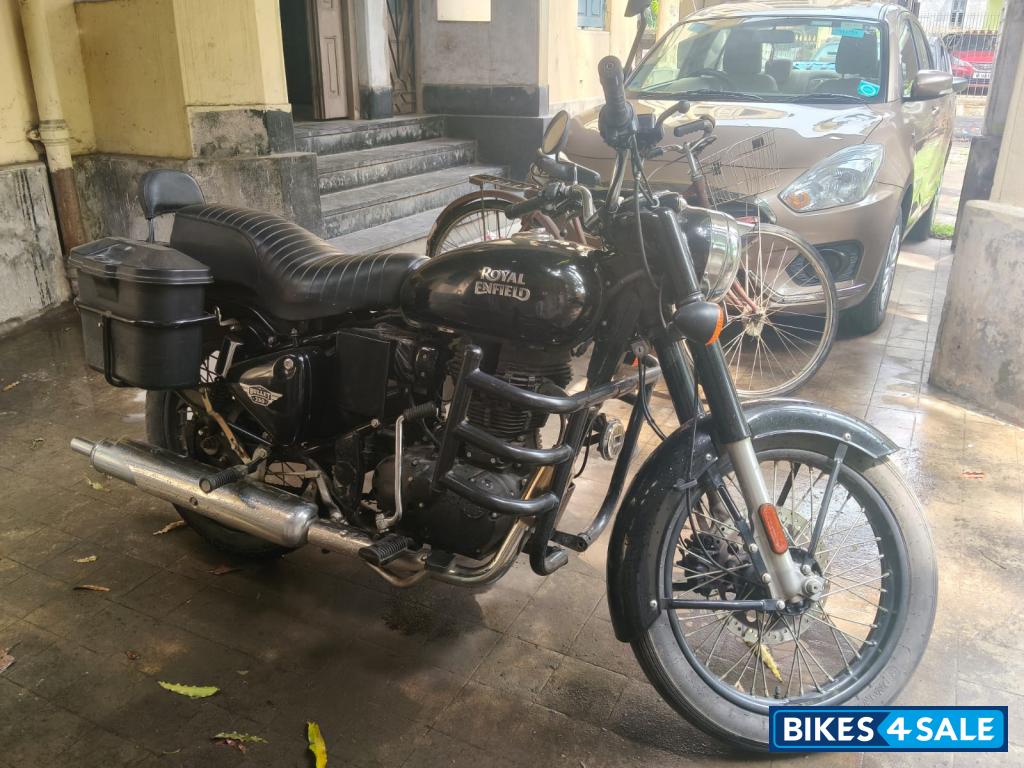 Black Royal Enfield Bullet Standard 350