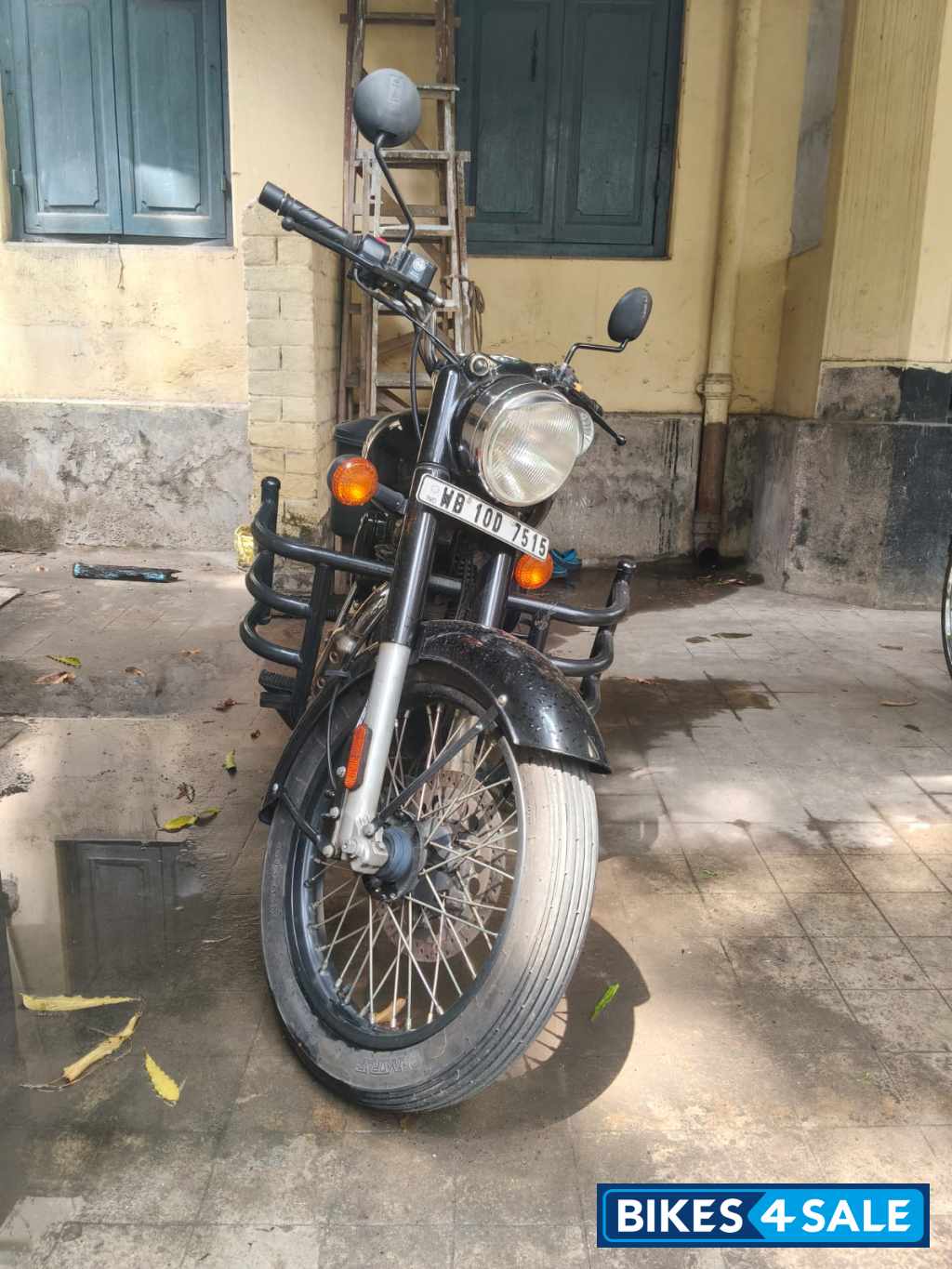 Black Royal Enfield Bullet Standard 350
