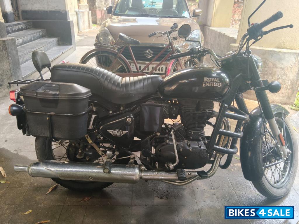 Black Royal Enfield Bullet Standard 350