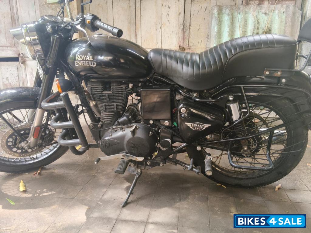 Black Royal Enfield Bullet Standard 350