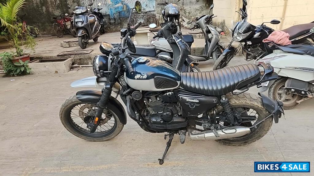 Mean Green Yezdi Scrambler Dual Tone