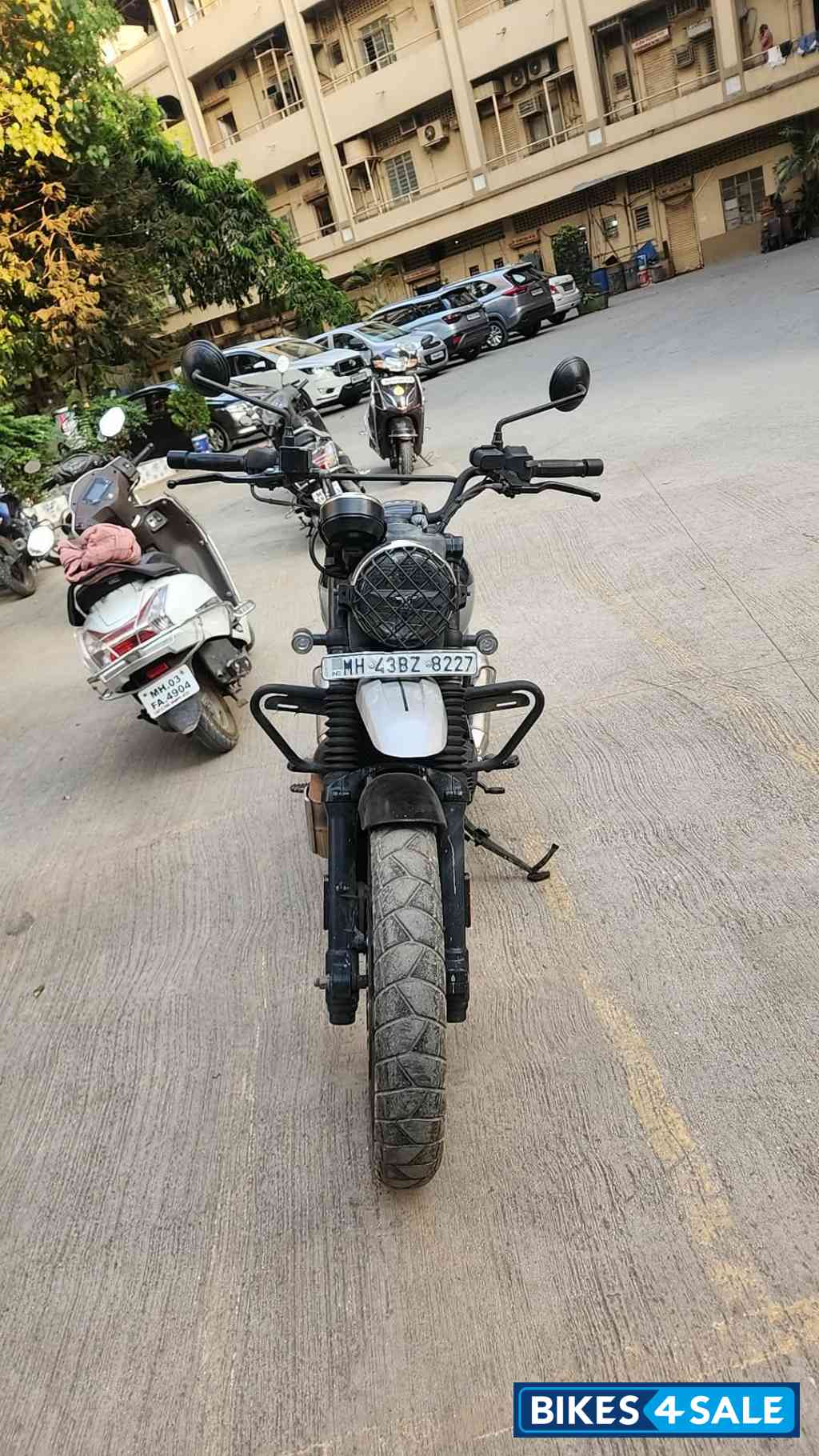 Mean Green Yezdi Scrambler Dual Tone Mean Green Yezdi Scrambler Dual Tone