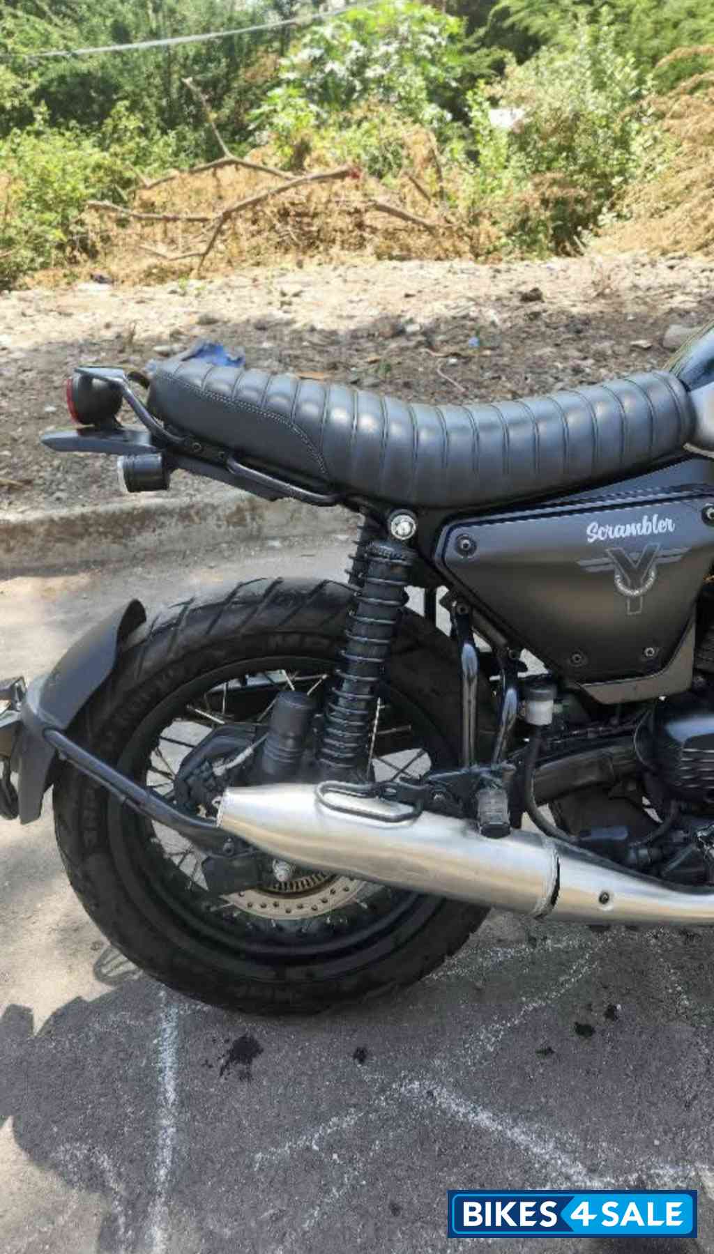 Mean Green Yezdi Scrambler Dual Tone Mean Green Yezdi Scrambler Dual Tone