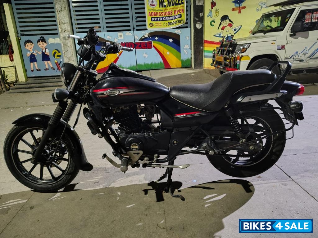 Black Bajaj Avenger Street 220
