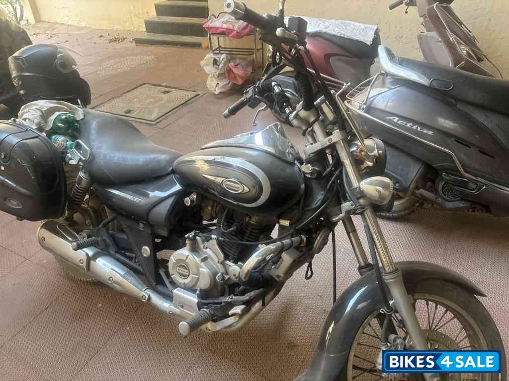 Black Bajaj Avenger Cruise 220