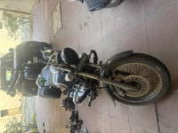 Black Bajaj Avenger Cruise 220