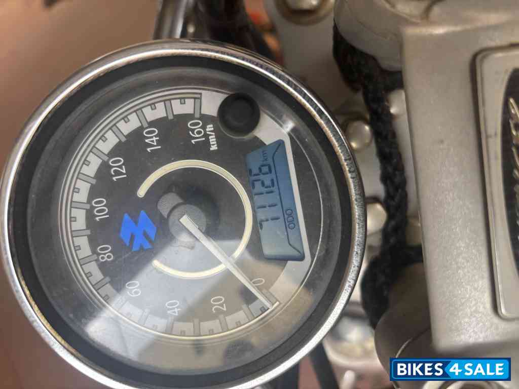 Black Bajaj Avenger Cruise 220