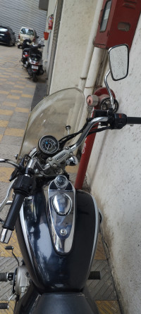 Ebony Black Bajaj Avenger Cruise 220