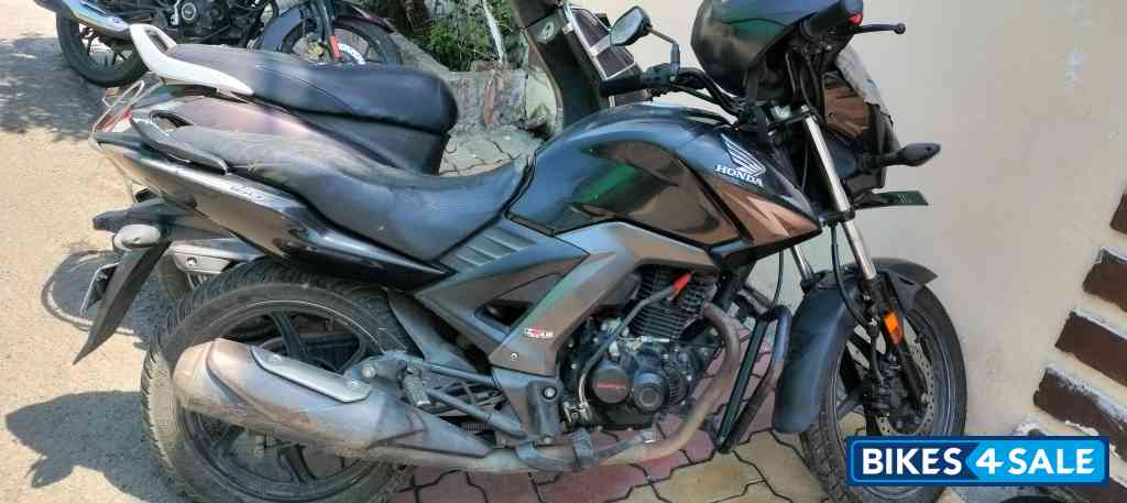 Black Honda CB Unicorn 160