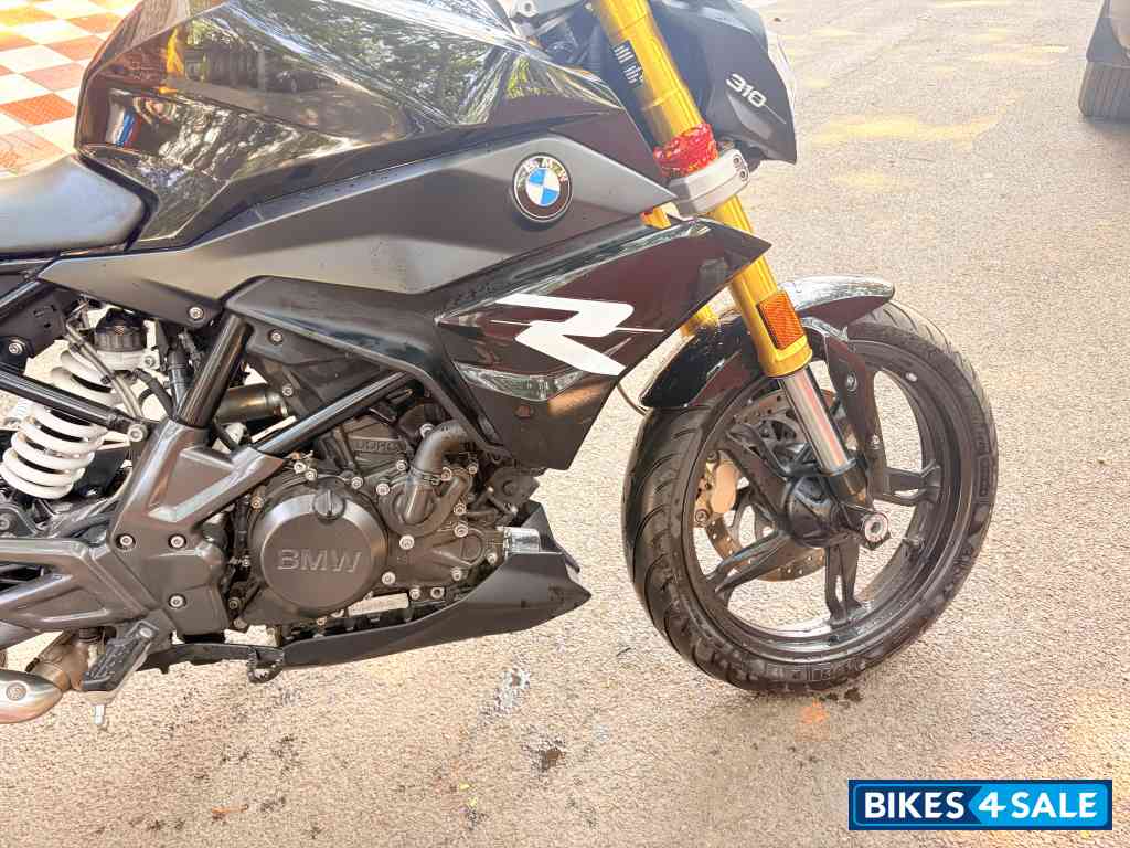 Black BMW G 310 R