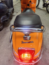 Orange Vespa SXL 125 FL 20