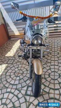 Golden Bajaj Avenger Cruise 220